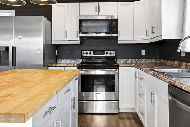 916 CHARLES STREET, Little Chute, WI 54140