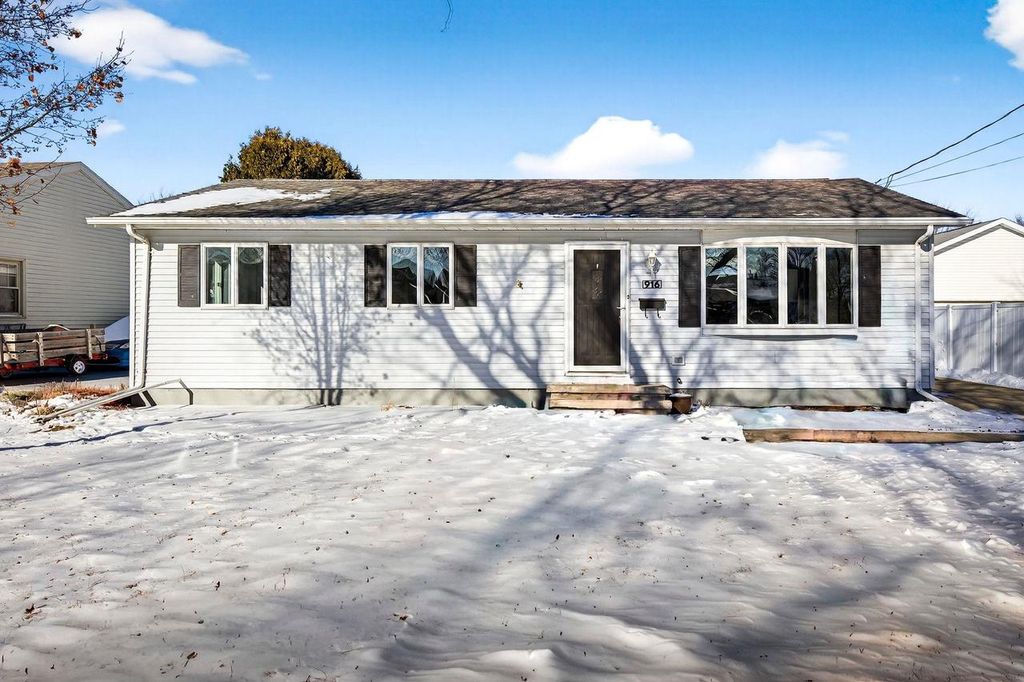 916 CHARLES STREET, Little Chute, WI 54140
