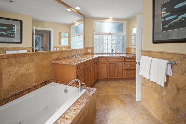 5383 Chelsea 201, La Jolla, CA 92037