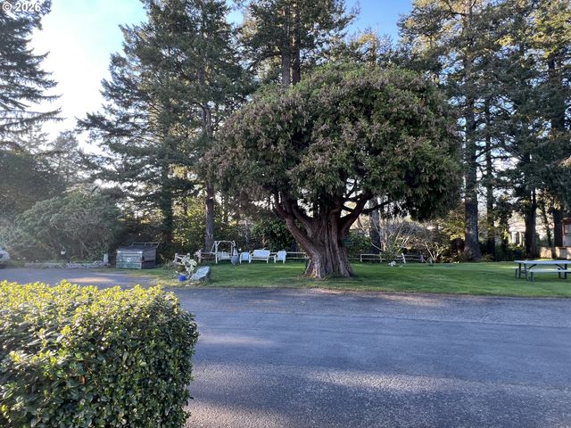 16063 DRIFTWOOD Ln 12, Brookings, OR 97415