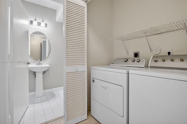 4824 SW 32nd Ter, Dania Beach, FL 33312