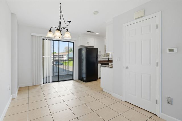 212 Blisswood Village Dr 212, Ludlow, MA 01056