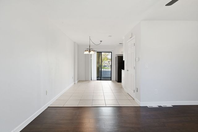 212 Blisswood Village Dr 212, Ludlow, MA 01056