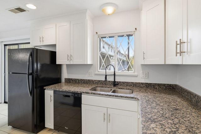 212 Blisswood Village Dr 212, Ludlow, MA 01056