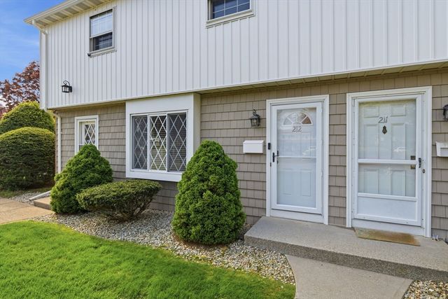 212 Blisswood Village Dr 212, Ludlow, MA 01056