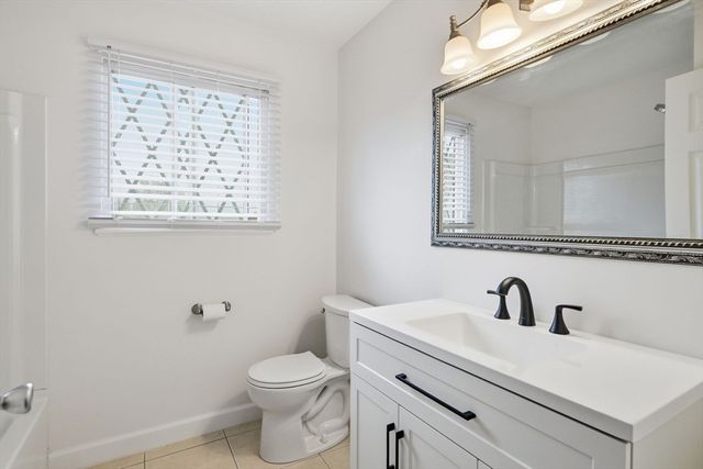 212 Blisswood Village Dr 212, Ludlow, MA 01056