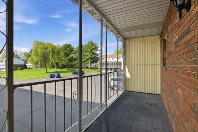 212 Blisswood Village Dr 212, Ludlow, MA 01056