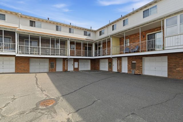 212 Blisswood Village Dr 212, Ludlow, MA 01056