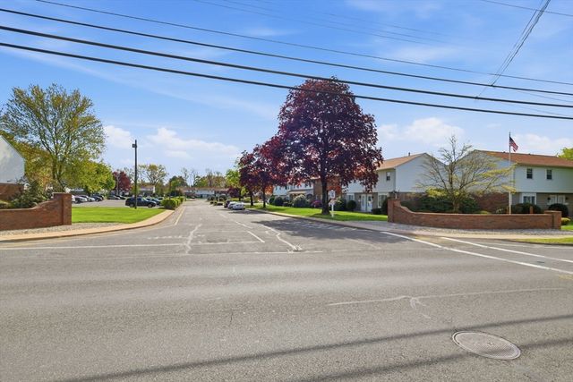 212 Blisswood Village Dr 212, Ludlow, MA 01056