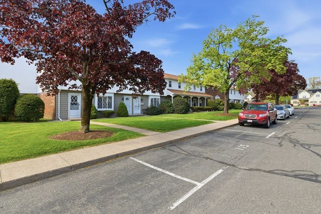 212 Blisswood Village Dr 212, Ludlow, MA 01056
