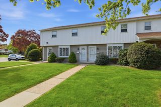 212 Blisswood Village Dr 212, Ludlow, MA 01056