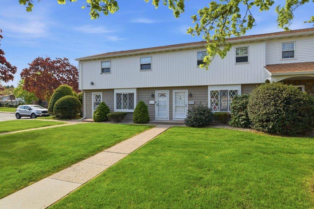 212 Blisswood Village Dr 212, Ludlow, MA 01056