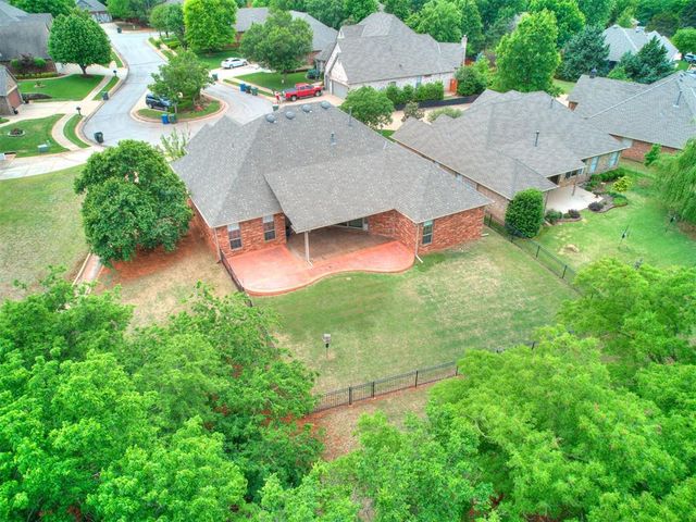 3141 Viewmont Court, Edmond, OK 73003
