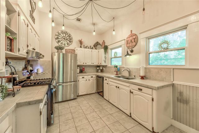 615 N Drew Avenue, Livingston, TX 77351