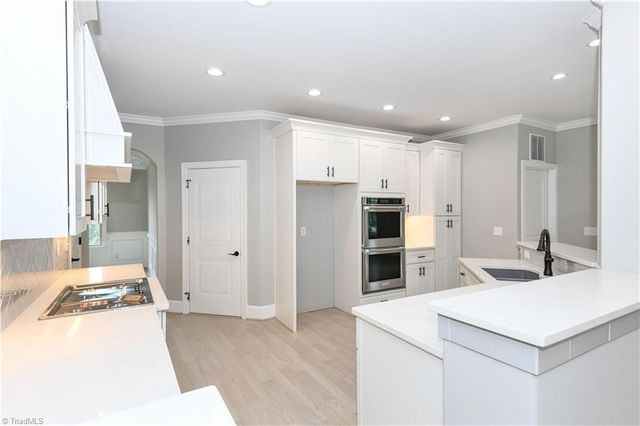 5483 Meadowlark Court, Winston-salem, NC 27106