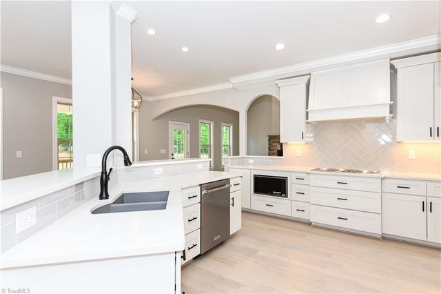 5483 Meadowlark Court, Winston-salem, NC 27106