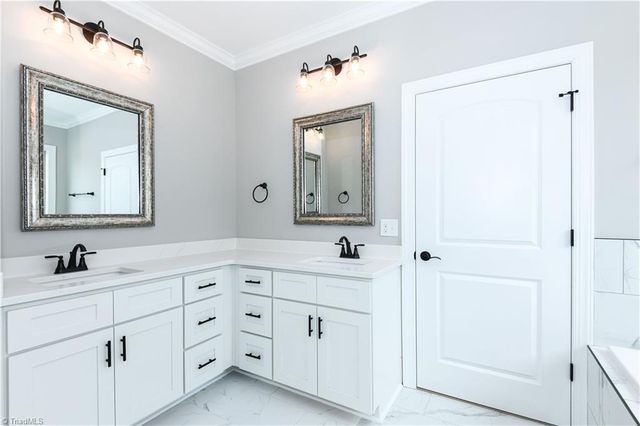 5483 Meadowlark Court, Winston-salem, NC 27106