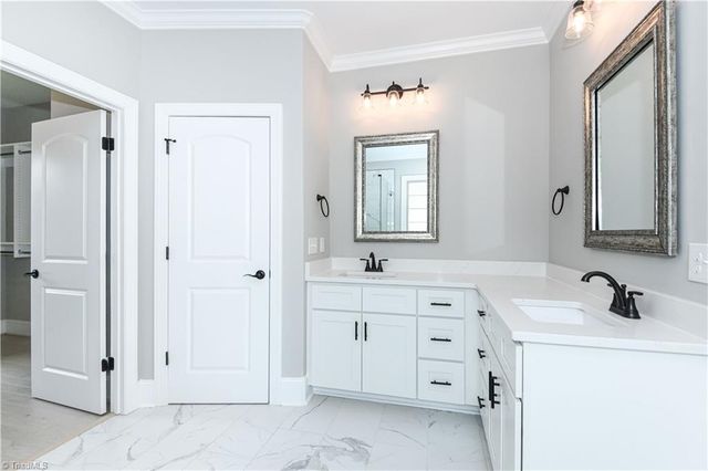 5483 Meadowlark Court, Winston-salem, NC 27106