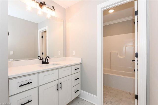 5483 Meadowlark Court, Winston-salem, NC 27106