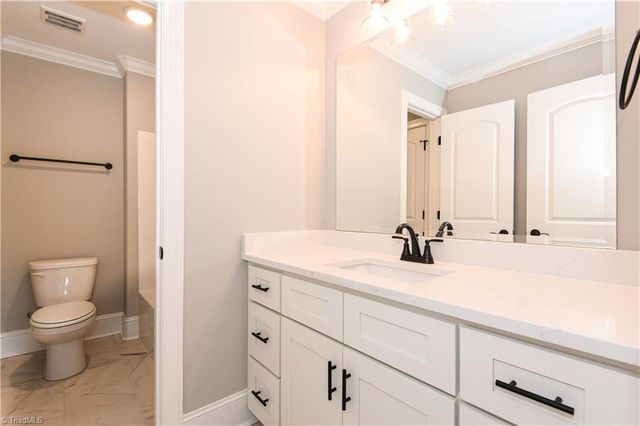 5483 Meadowlark Court, Winston-salem, NC 27106
