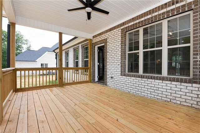 5483 Meadowlark Court, Winston-salem, NC 27106