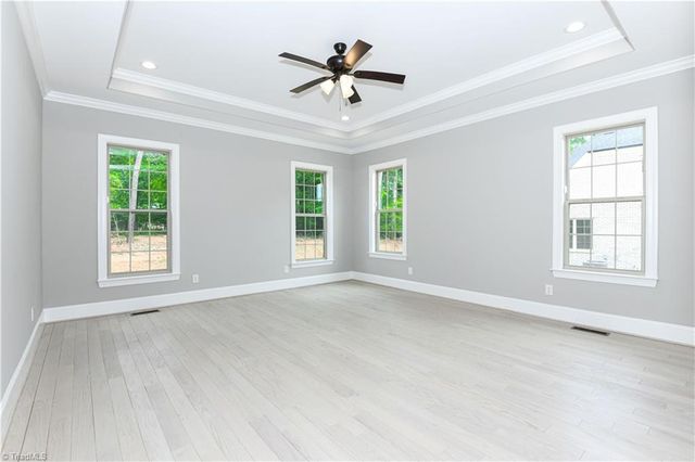 5483 Meadowlark Court, Winston-salem, NC 27106