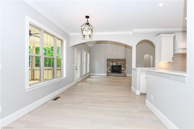 5483 Meadowlark Court, Winston-salem, NC 27106