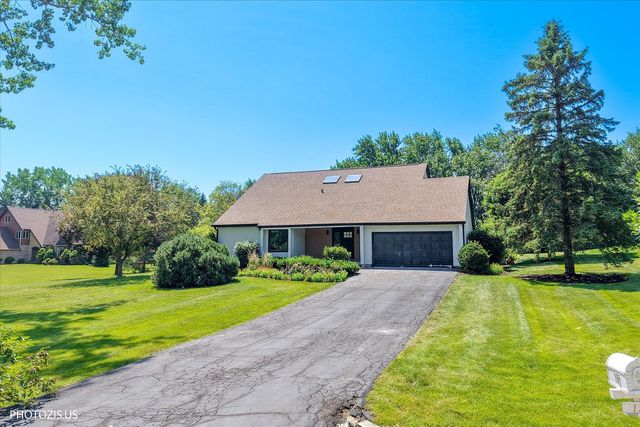 13 Chipping Campden Drive, South Barrington, IL 60010