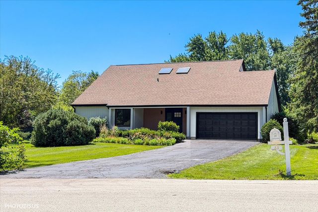13 Chipping Campden Drive, South Barrington, IL 60010