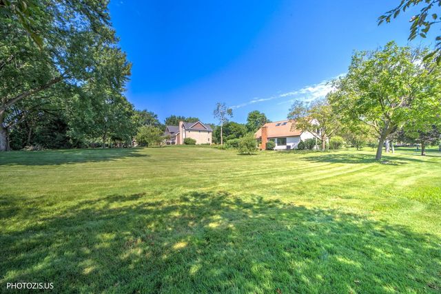 13 Chipping Campden Drive, South Barrington, IL 60010