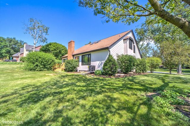 13 Chipping Campden Drive, South Barrington, IL 60010