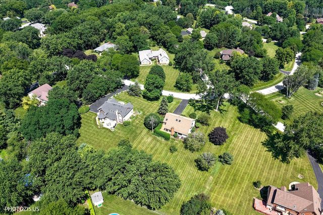 13 Chipping Campden Drive, South Barrington, IL 60010