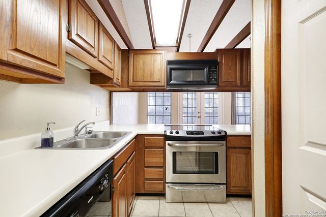 8633 Datapoint Dr Apt 224, San Antonio, TX 78229