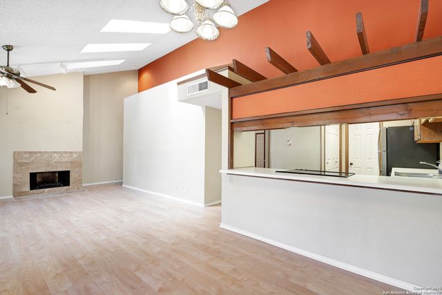 8633 Datapoint Dr Apt 224, San Antonio, TX 78229