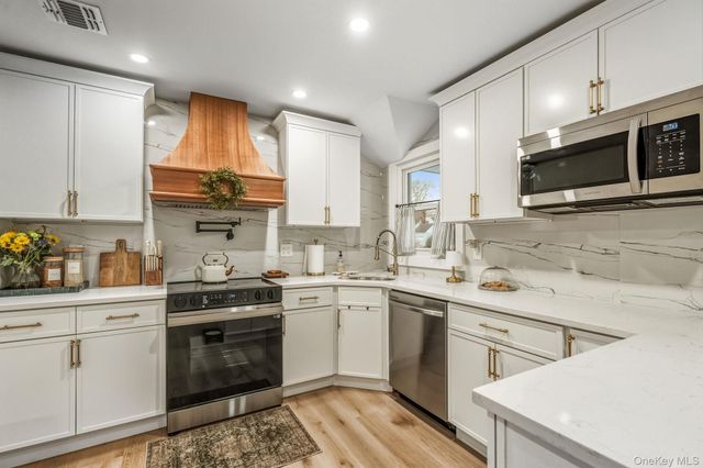 118 Ketcham Avenue, Patchogue, NY 11772