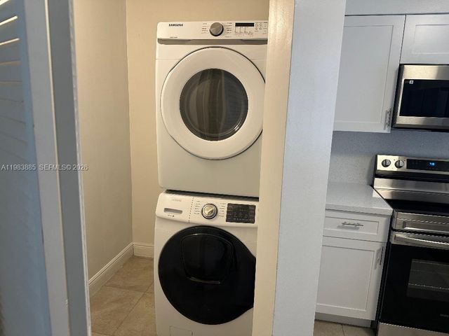 6115 NW 186th St 202, Hialeah, FL 33015