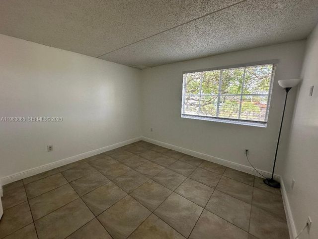 6115 NW 186th St 202, Hialeah, FL 33015