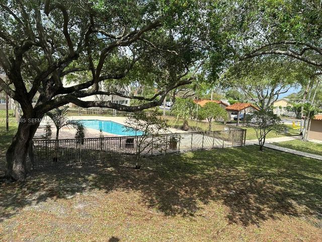 6115 NW 186th St 202, Hialeah, FL 33015