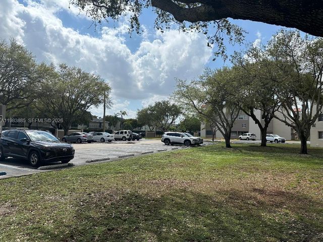 6115 NW 186th St 202, Hialeah, FL 33015