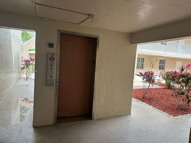 6115 NW 186th St 202, Hialeah, FL 33015