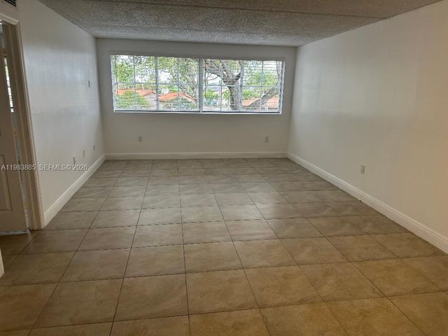 6115 NW 186th St 202, Hialeah, FL 33015