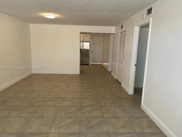 6115 NW 186th St 202, Hialeah, FL 33015