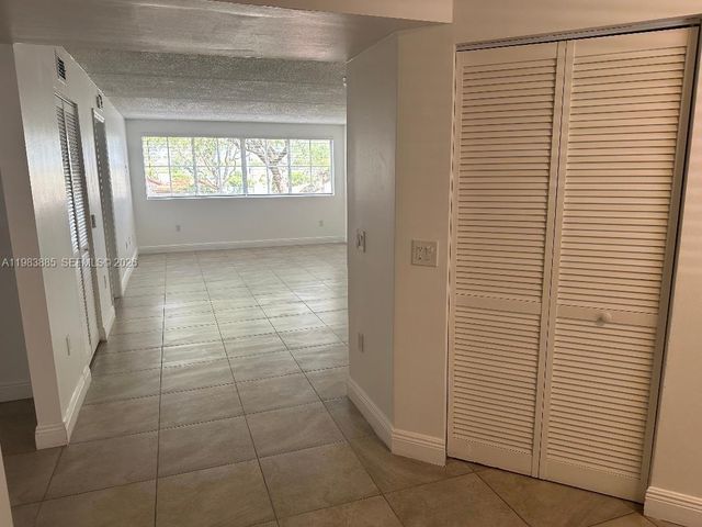 6115 NW 186th St 202, Hialeah, FL 33015