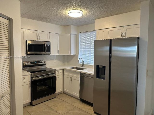 6115 NW 186th St 202, Hialeah, FL 33015