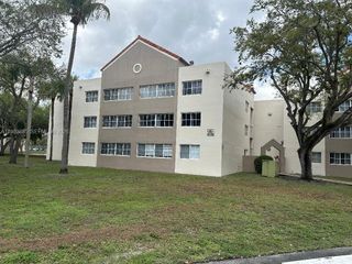 6115 NW 186th St 202, Hialeah, FL 33015