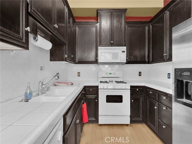 5242 Vesper 7, Sherman Oaks, CA 91411