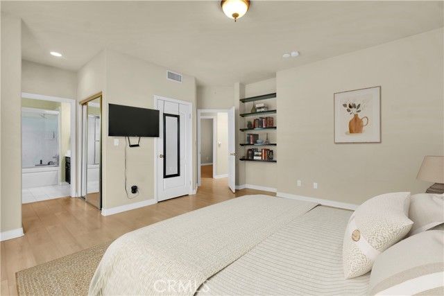 5242 Vesper 7, Sherman Oaks, CA 91411