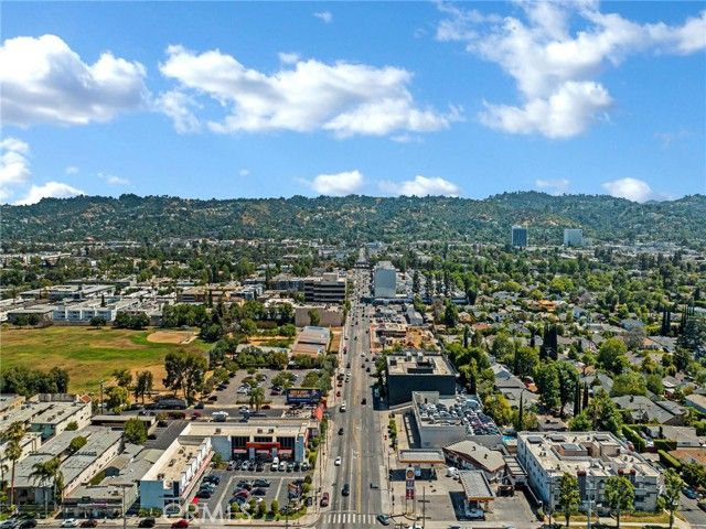 5242 Vesper 7, Sherman Oaks, CA 91411