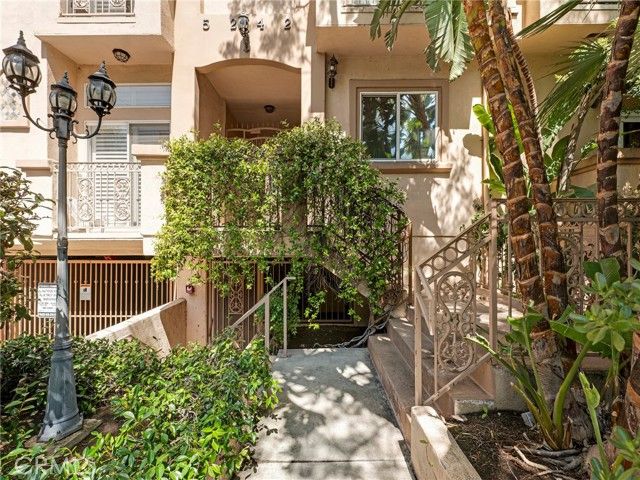 5242 Vesper 7, Sherman Oaks, CA 91411