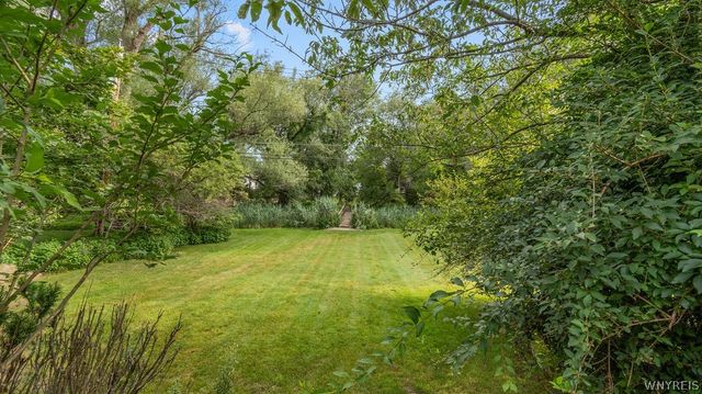 35 Lehn Springs Drive, Amherst, NY 14221